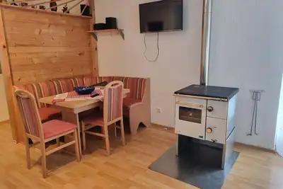Image de Appartement spacieux avec poêle à bois et balcon privé