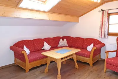 Image de Ferienwohnung Watzmann, 2-4 Personen, 76 qm, Dusche/Wc, SĂĽdbalkon, Tv, 2 Schlafzimmer, Nichtraucher, Dachgeschoss