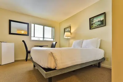Image de Hotel-Style Suite - Ski-In Access - Hot Tub
