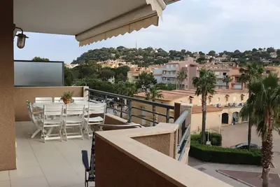 Image de Appartement climatisé avec 2 chambres, terrasse et garage à Cavalaire-sur-Mer