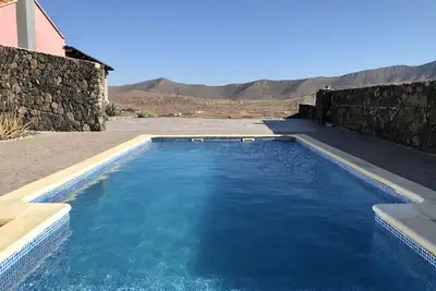 Quiet Rural House Ten Minutes From The Beach
