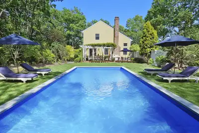 Image de Belle 5 chambres, 3. 5 salle de bain maison avec piscine chauffée, eau salée