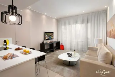 Image de Chic White City 1br in Neve Tsedek by HolyGuest