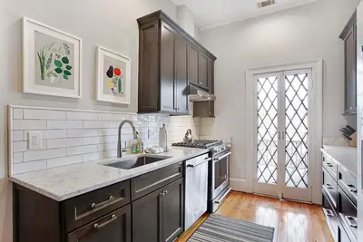 Image de Peaceful & Beautiful Upper Apt! 2 Private Balconies!