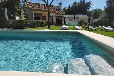 Villa Cortijo, piscine privée, grand jardin, 700m plage, Bbq, 4-7 Per A/C