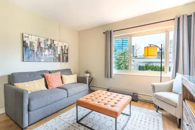 Eclectic Downtown & Cap Hill, King bed, Kitchen