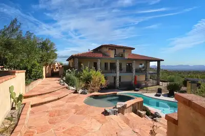 Image de Beautiful Hacienda: Pool, Spa, Firepit, Outdoor playground, Bbq & Amazing Views!