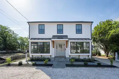 Image de 209a Midland - Close to the beach!