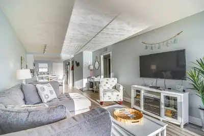 Image de Balcony & Views: Sunny Indian Shores Condo!