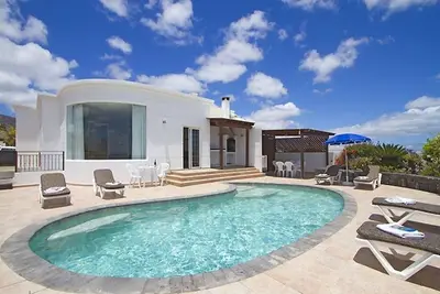 Image de Villa Calero Acentejo | Wonderful 5 Bedroom Villa | A Short Stroll to the Resort Centre | Playa Blanca