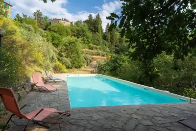 Image de Merveilleuse maison de vacances privée pour 22 personnes avec Wifi, piscine, Tv et patio
