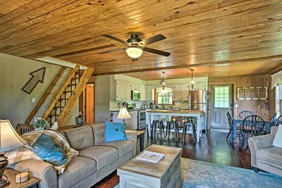 Image de Lakefront Waterloo Cabin w\/ Dock, Kayaks & Grill!