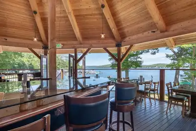 Image de 🌟 Newly Renovated Lakeside Haven – Your Premier Retreat! 🏡🌊🚤