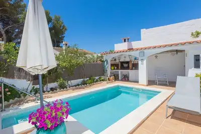 Image de Belle maison de vacances avec Wifi, piscine privée, climatisation, Tv, patio et parking