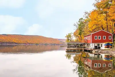 Image de Solitude: \"Canandaigua Lake Front + Large Family Home for Finger Lakes Vacation\"