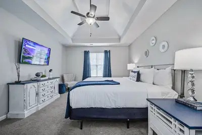 Image de Downtown Charm: Pet-Friendly 4br Bright Open House