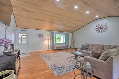 Image de Bungalow w/ Wraparound Deck - 8 Mi to Brookings
