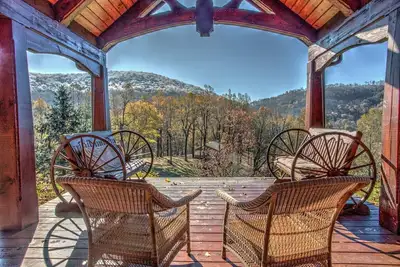 Image de The Poplars at Bearwallow Mountain | Two Combined Lodges| Pavilion for Weddings and Events
