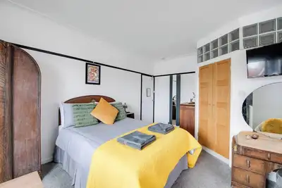 Image de Bright Art Deco Studio in Central Location