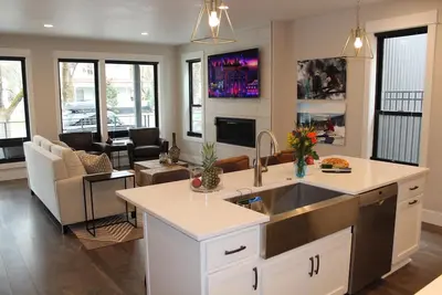 Image de Stunning Downtown Home on Sherman Avenue
