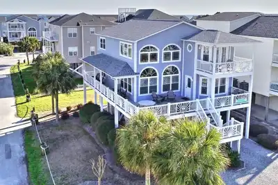 Image de 5 Bedroom Beach Home in Ocean Isle Beach--walk to beach and summer concerts!