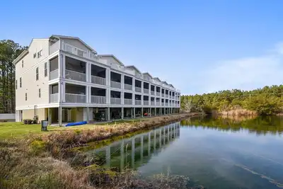 Image de Free Golf at Bear Trap Dunes and More! ! ! Stunning vacation town home is brimming with casual elegance and just perfect for families traveling together!