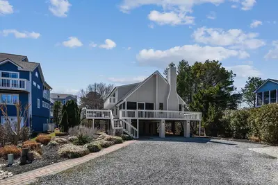 Image de Free Golf at Bear Trap Dunes and More! ! ! Great vacation home located in one of North Bethany's sought after private beach communities of Bethany Village! Just a 3 minute stroll from the beach this home has 4 bedrooms plus a loft with 2 full baths