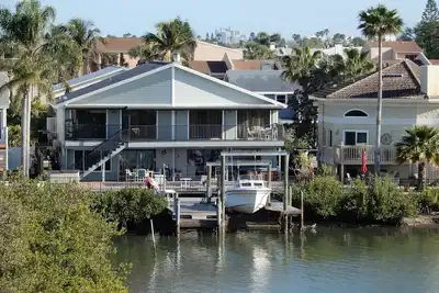 Image de Home away from home but with dolphins and manatees in your back yard. \n