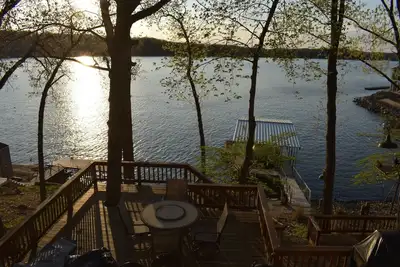 Image de Lakefront. AmazingView. HotTub. BoatRentalOption