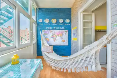 Image de Travel Themed Home | Office • Balcony • Loft