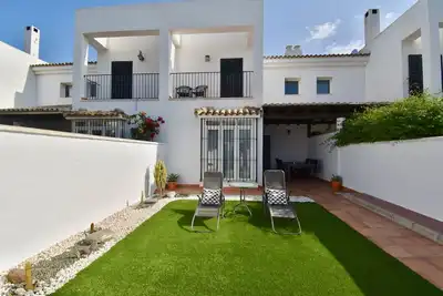 Image de Modern Villa Antlia with communal pool and paddle tennis court