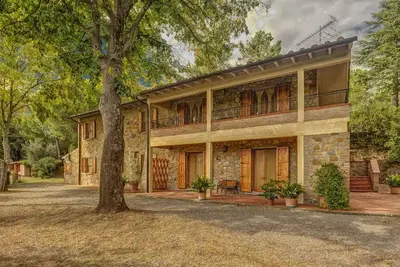 Image de Grand et Charmant logement à Montaione, terrasse privée, piscine, Wi-Fi, barbecue