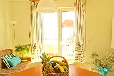 Image de Two-Room Apartment with balcony 50 meters from the Sea and 7 Km from Sanremo