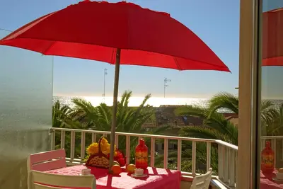 Studio apartment with balcony with sea view 50 meters from the sea