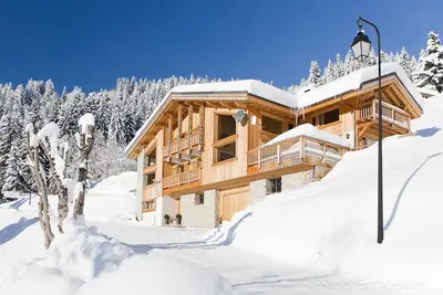 Image de A 350m de la télécabine Mont-Chéry, Chalet luxueux avec terrasse et Sauna