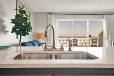 Image de Awesome Location! ! A Ocean Front Condo Awaits your arrival!