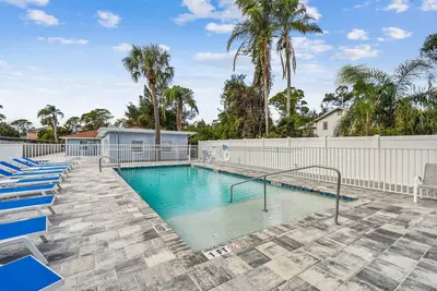 Image de Dunedin Cottage on Pinellas Trail w\/ Heated Pool