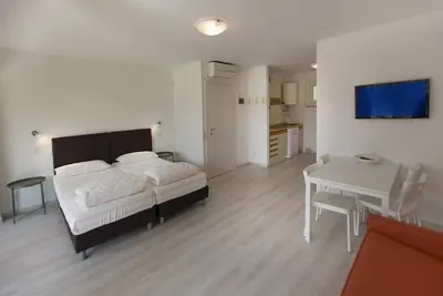 Image de Lake view studio apartment
