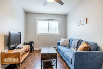 Image de Modern 1 Bed Suite - Fireplace - Great location