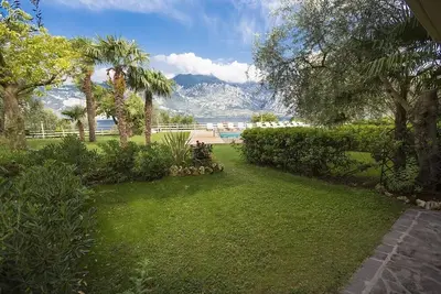 Image de Two-room apartment with lake view