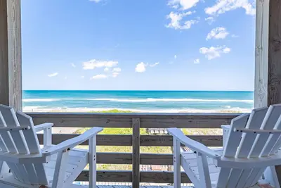 Image de K1103 All is Well by the Sea - Oceanfront in the Heart of Nags Head!