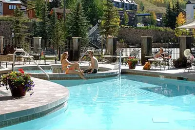 Image de 379-381 Family-Friendly 2-room Slopeside Suite in Mt. Crested Butte