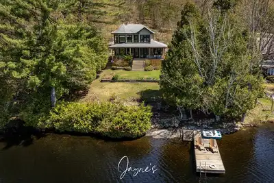Image de Cozy Cottage perfect for your Muskoka Getaway! ! Well Appointed! Sunsets!