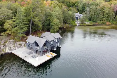 Image de Aaa Lake Joe Prime Location Riverdale Rd! South! 8bdrm, 5 bath! Muskoka Beauty! !