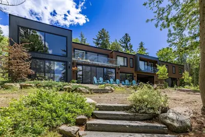 Image de Incredible Modern 6 bdrm, 5 bath Open-Concept Cottage on Lovely Lake of Bays!