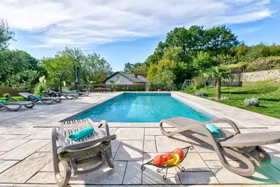 Image de Maison de vacances avec piscine extérieure et bain à remous