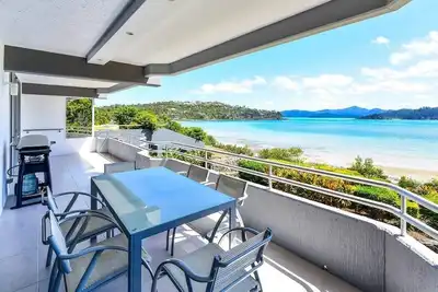Image de Frangipani Lodge 005, Beachfront Apartment on Hamilton Island