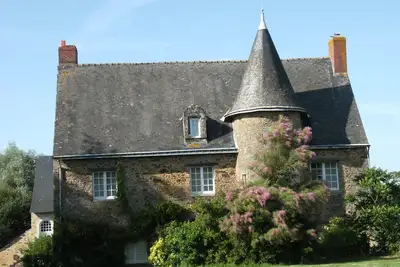 Image de Le manoir de Beauregard, authentique manoir angevin du XVe: 10 chbres et piscine