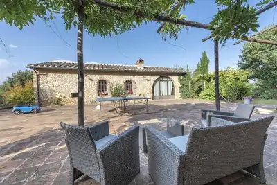 Image de Hébergement à Casole d'Elsa, piscine, Wi-Fi, terrasse privée, aire de jeux, 5 pers