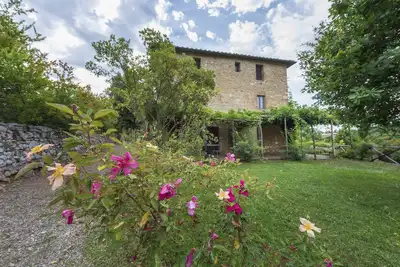 Image de Hébergement à Casole d'Elsa, piscine, Wi-Fi, terrasse privée, pour familles, 6 pers